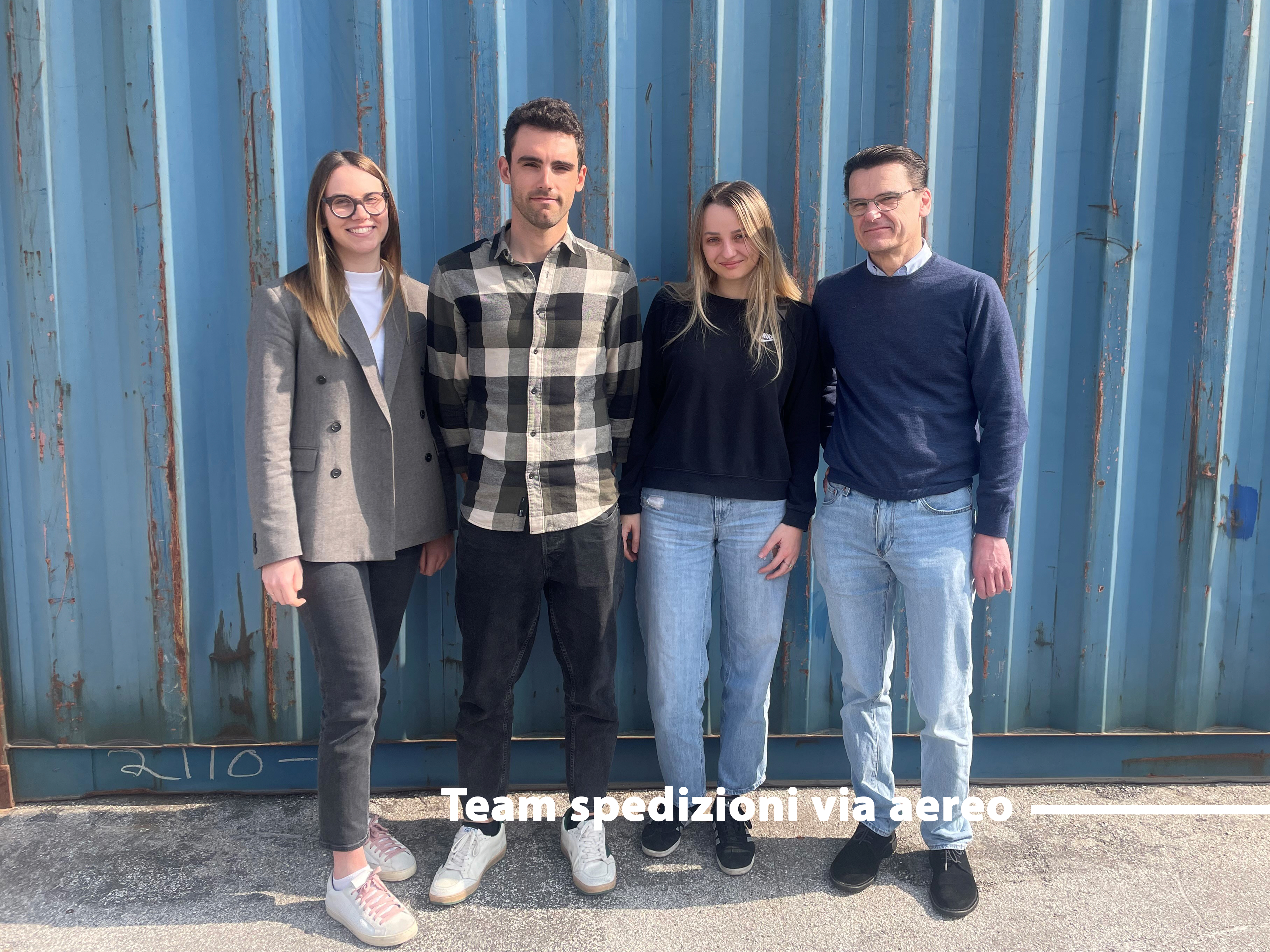 Vita Aziendale   Team spedizioni via aereo